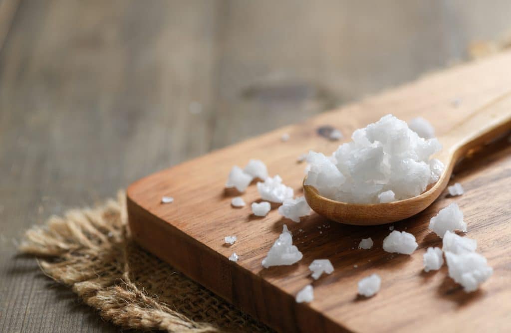 Zouttekort: de verborgen bedreiging voor je welzijn. Begrijp de tekenen van een zouttekort en ontdek waarom voldoende zout, samen met kalium en magnesium, van cruciaal belang is voor een gezond lichaam.