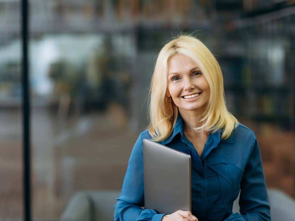 vrouwelijke zakenmensen werken professioneel