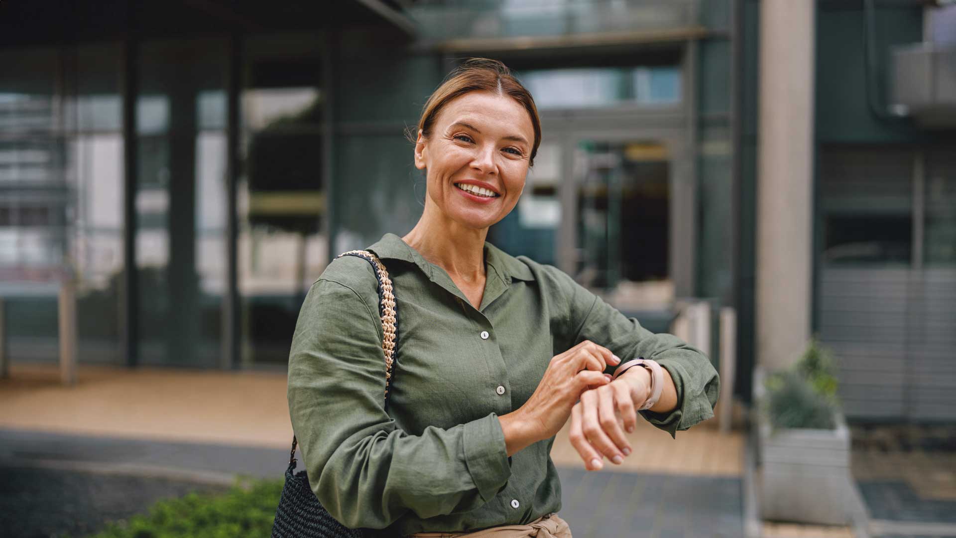 vrouw groen portret happy actief